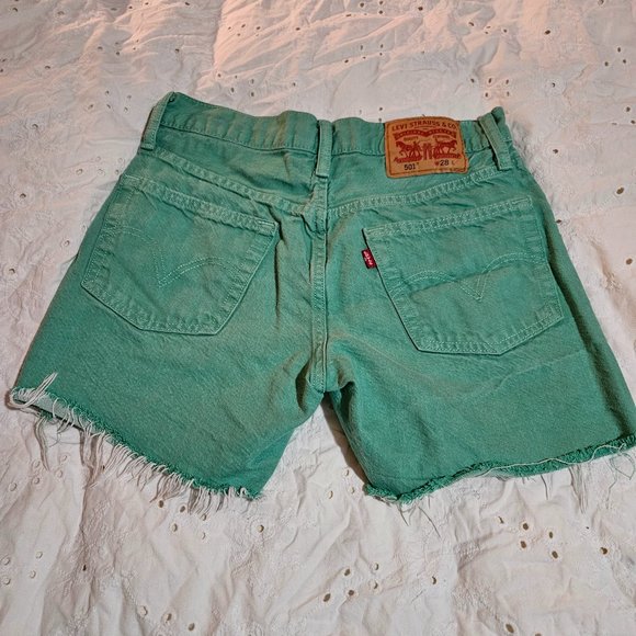 SOLD-Levi's 501 shorts- size 28 - Picture 1 of 5